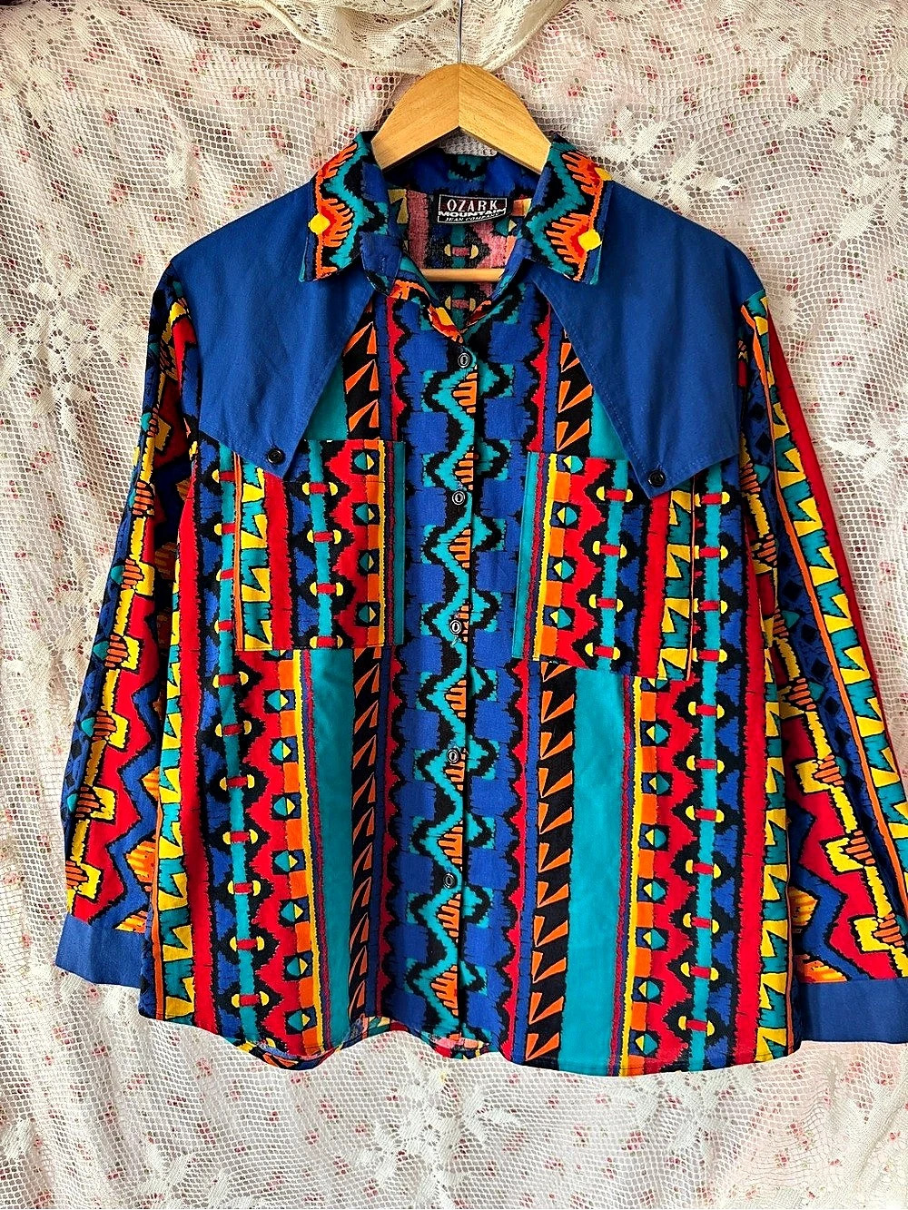 Ozark Mountain Geometric Button Down Shirt in Blue & Multicolor Like New
